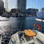 Unieke Slaapervaring Op Een Zeilboot In Het Centrum Van Oostende